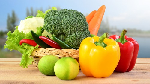 Image green and orange bell peppers and green bell pepper