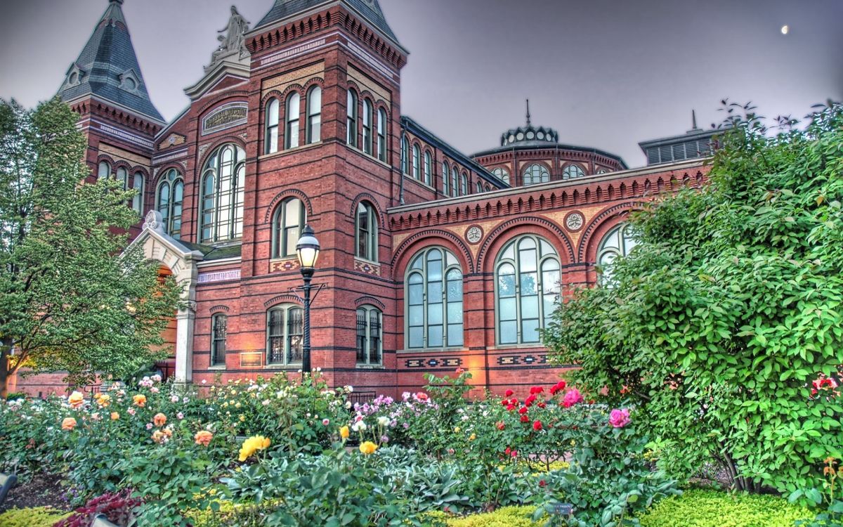 Braunes Und Weißes Betongebäude. Wallpaper in 1920x1200 Resolution