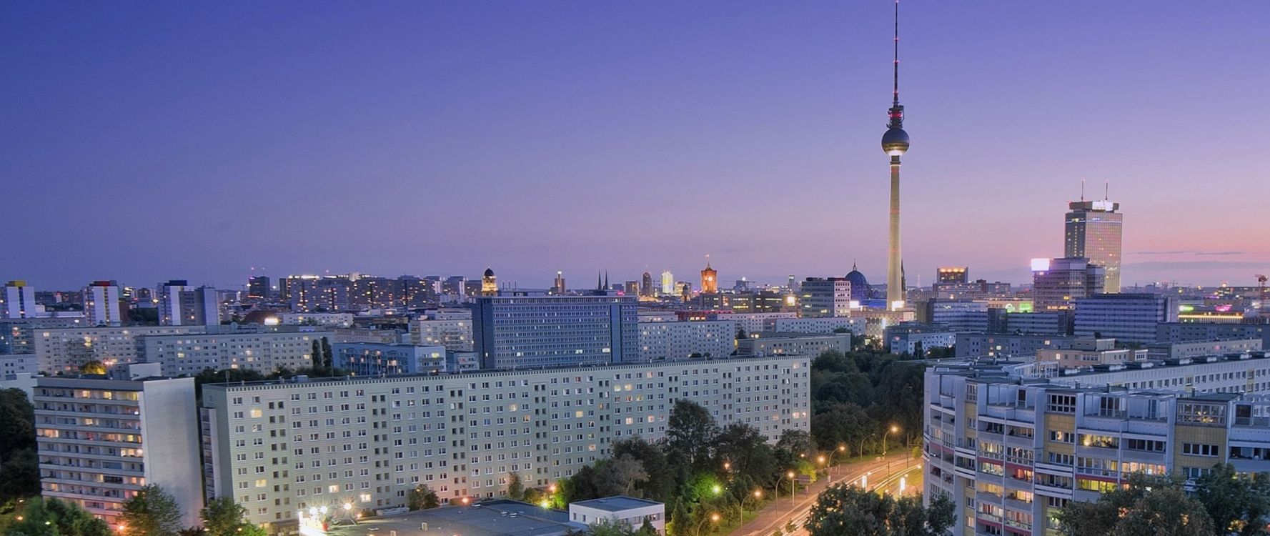 Bâtiments de la Ville Sous Ciel Bleu Pendant la Journée. Wallpaper in 2560x1080 Resolution