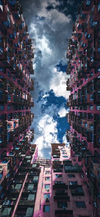 T-shirt, Chemise, Champion, Capuche, Bâtiment. Wallpaper in 1080x2340 Resolution