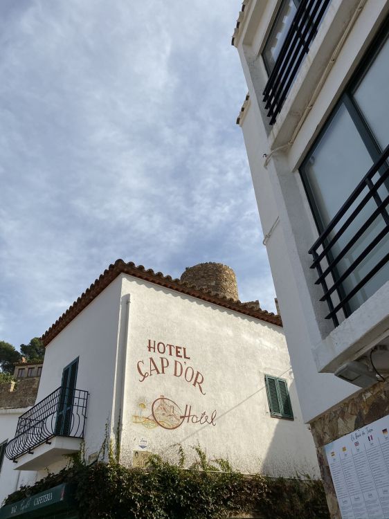 Immobilie, Wohngebiet, Haus, Dach, Apartment. Wallpaper in 1536x2048 Resolution