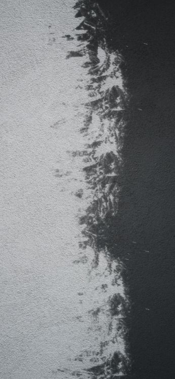 Eau, Noir et Blanc, Surface de la Route, Asphalt, Gris. Wallpaper in 1080x2340 Resolution