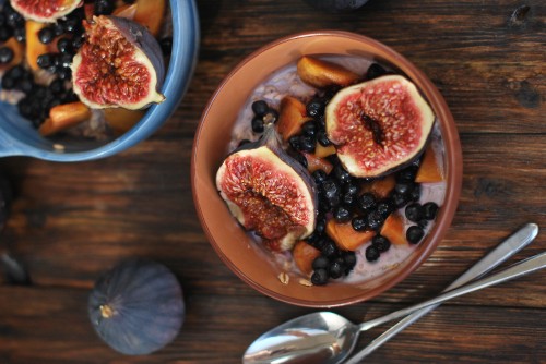 Image sliced fruit on brown ceramic bowl