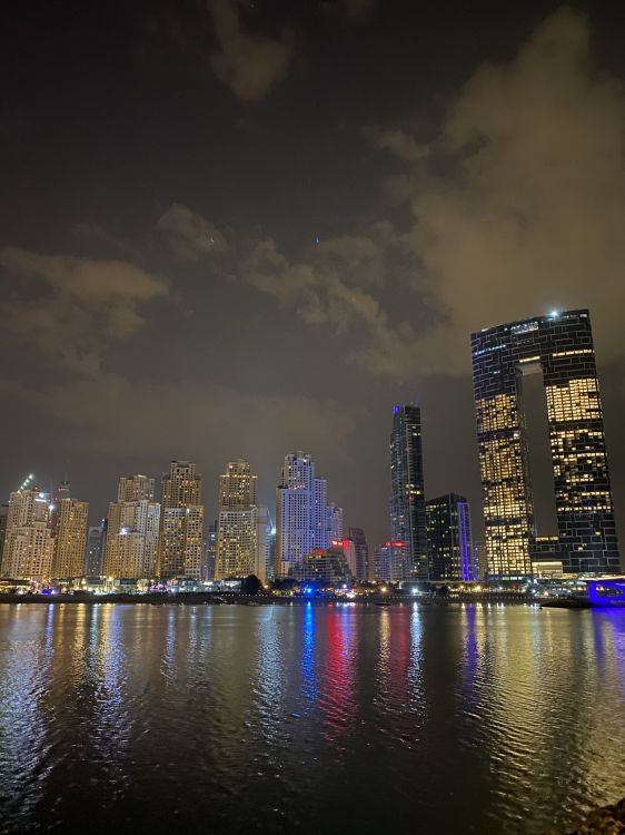 Paisaje Urbano, Agua, Torre de Bloques, Urbe, Área Urbana. Wallpaper in 1536x2048 Resolution