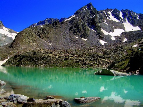 Image lake in the middle of rocky mountains