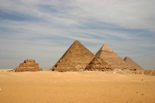 Image pyramid of giza in the desert during daytime