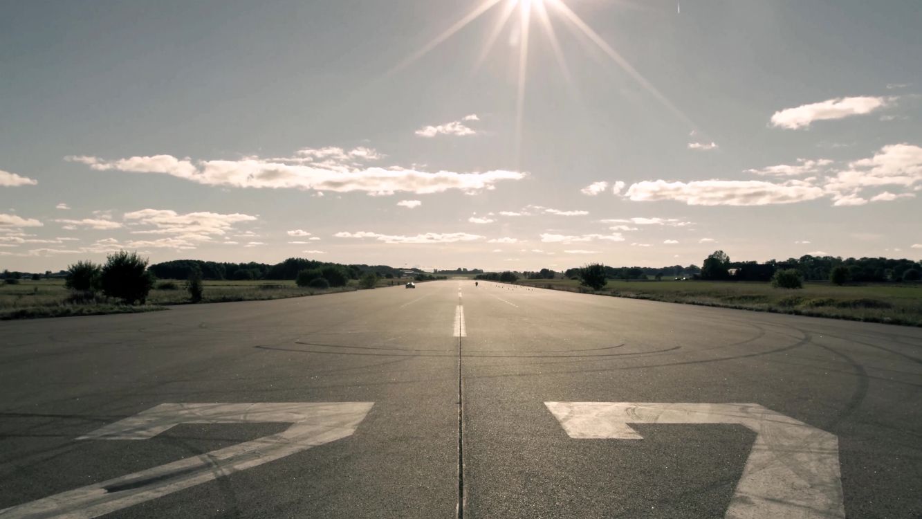 Gray Concrete Road Under White Clouds During Daytime. Wallpaper in 8192x4608 Resolution