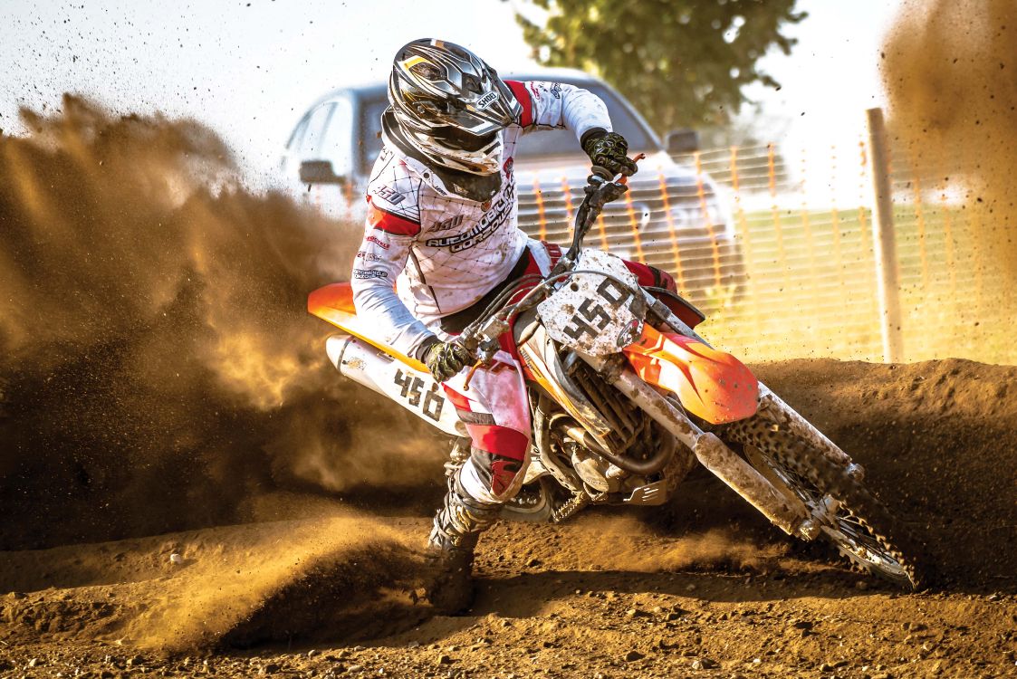 Man Riding Motocross Dirt Bike. Wallpaper in 5512x3680 Resolution
