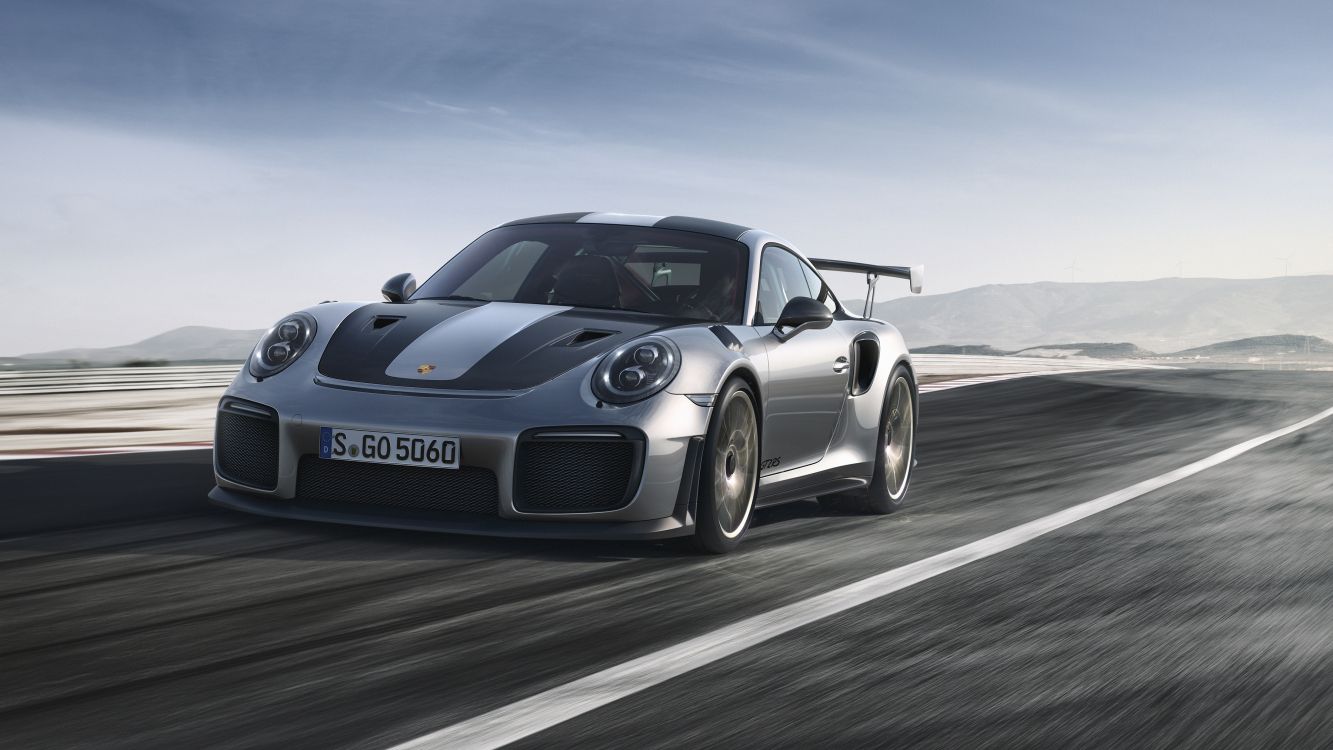 Porsche 911 Noire Sur Route. Wallpaper in 3600x2025 Resolution