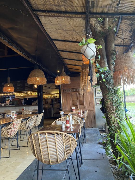 Tabla, Mueble, Luminaria, Mesa al Aire Libre, Restaurante. Wallpaper in 1536x2048 Resolution