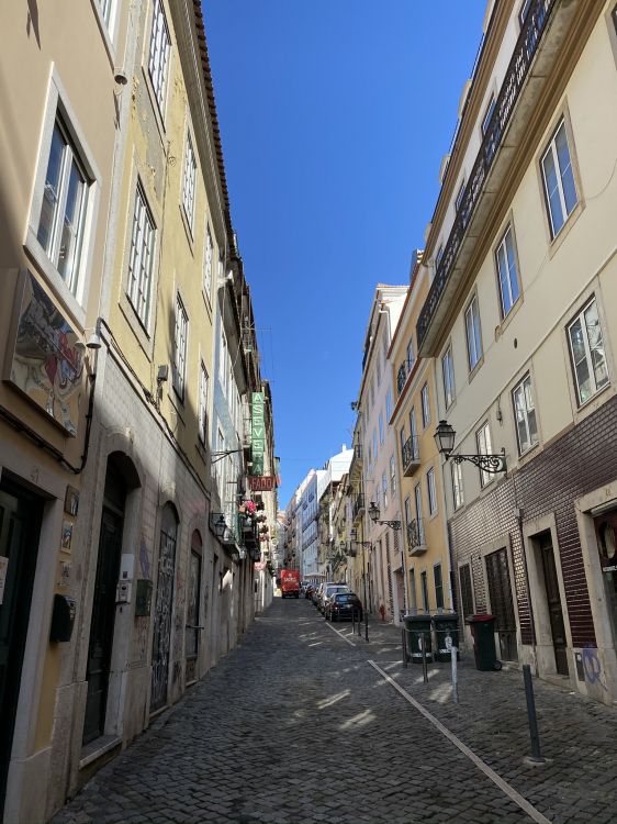 Gasse, Road, Blau, Stadt, Fenster. Wallpaper in 1536x2048 Resolution