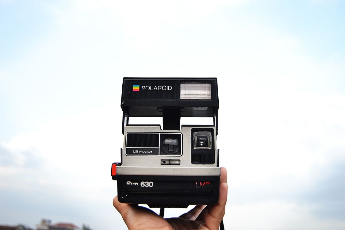 Schwarz-weiß Polaroid-Kamera. Wallpaper in 4608x3072 Resolution