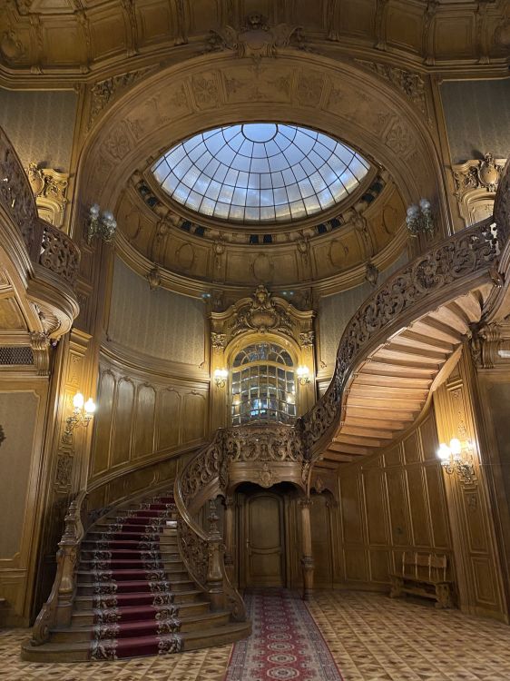 Symmetrie, Innenarchitektur, Leuchte, Hall, Treppe. Wallpaper in 1536x2048 Resolution