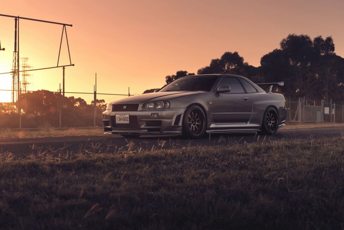Schwarzes Bmw m 3 Coupe Auf Braunem Rasenfeld Bei Sonnenuntergang. Wallpaper in 1998x1334 Resolution