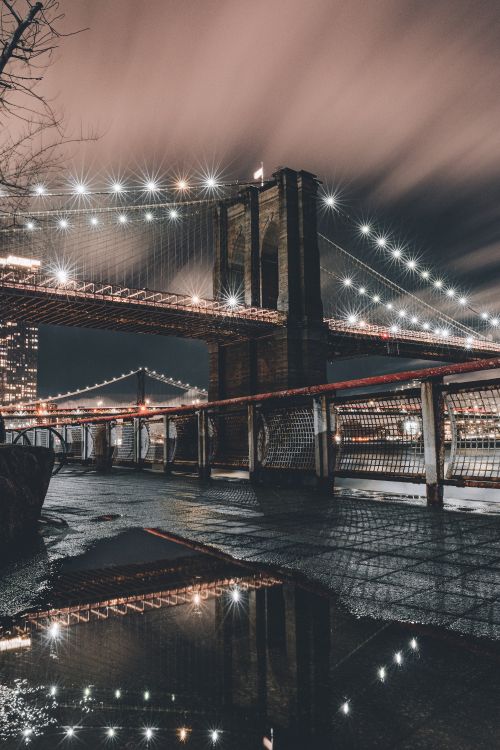 Puente Marrón Sobre el Agua Durante la Noche. Wallpaper in 4000x6000 Resolution