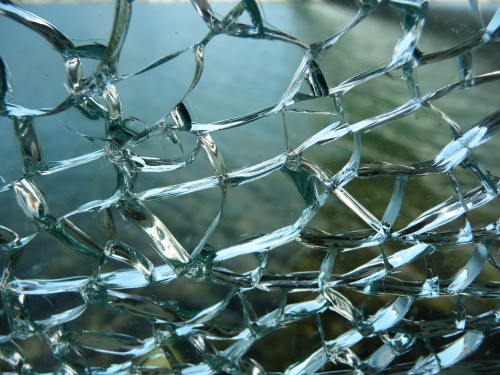 Image silver chain link fence during daytime