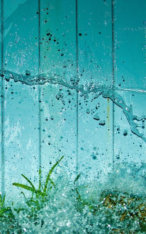 Gotas de Agua en la Pared Azul. Wallpaper in 1200x1920 Resolution