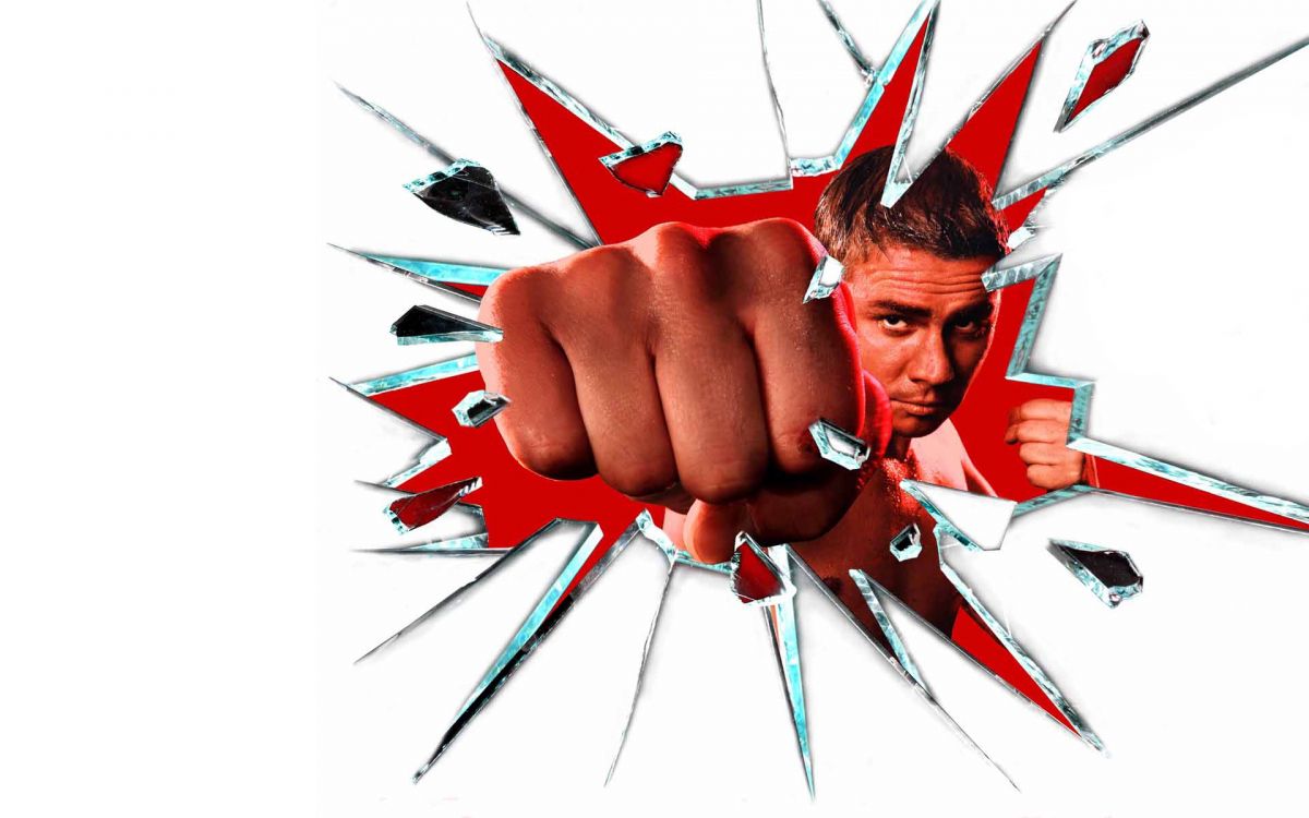 Mujer Con Abrigo Blanco y Rojo Sosteniendo un Cuchillo Plegable Rojo y Plateado. Wallpaper in 1920x1200 Resolution