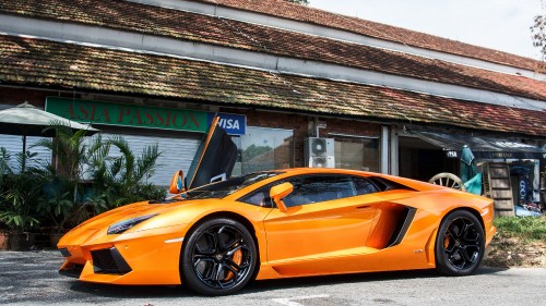 Image orange ferrari 458 italia parked near building