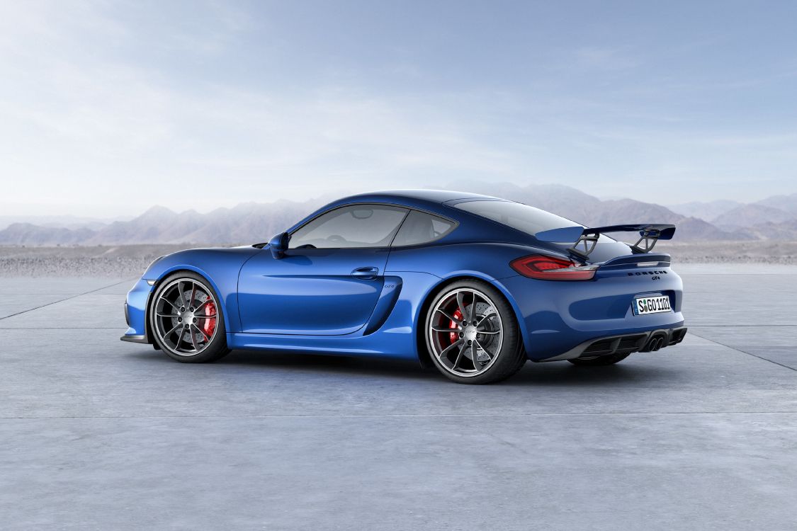 Blauer Porsche 911 Auf Grauem Betonpflaster. Wallpaper in 3600x2400 Resolution