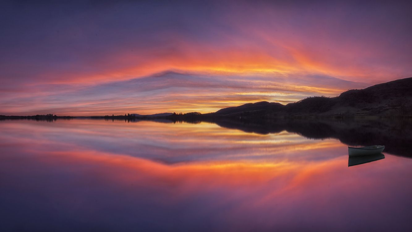 Gewässer in Der Nähe Des Berges Bei Sonnenuntergang. Wallpaper in 8329x4686 Resolution