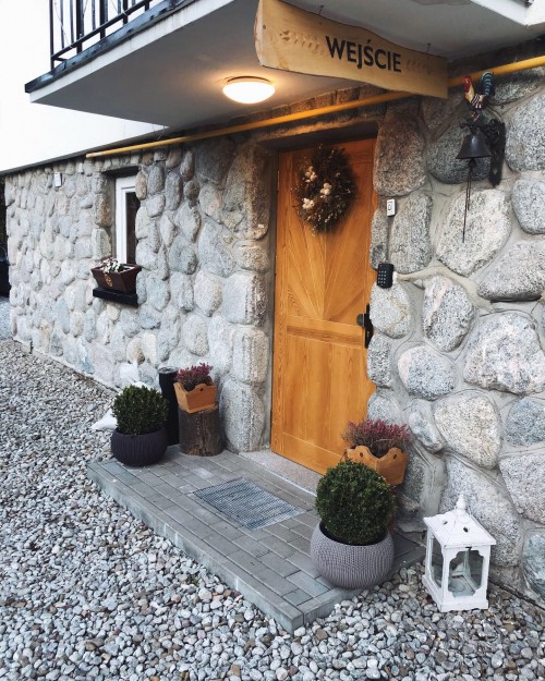 Image wall, flowerpot, door, flooring, ceiling