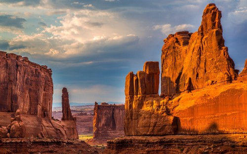 Image brown rock formation under white clouds during daytime