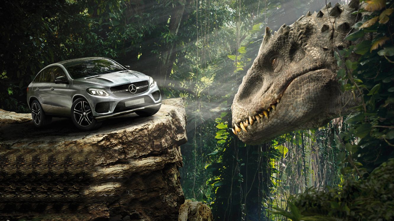 Graues Auto Auf Grauem Felsen Geparkt. Wallpaper in 4961x2791 Resolution