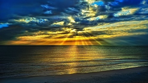 Image sea waves crashing on shore during sunset