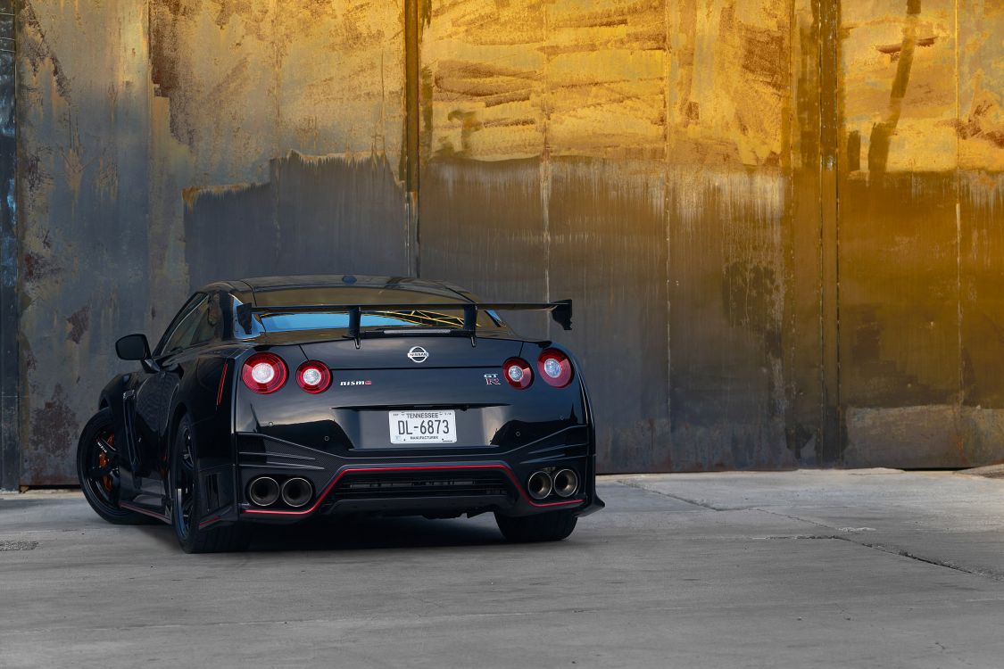 Bmw m 3 Noir Sur Route. Wallpaper in 3000x2000 Resolution