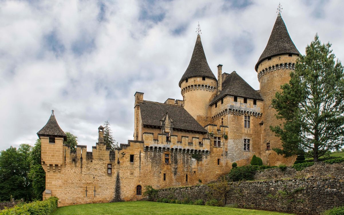 Château en Béton Brun Sous Ciel Nuageux Pendant la Journée. Wallpaper in 6339x3952 Resolution