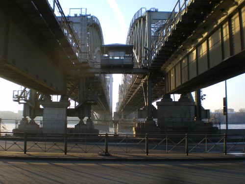 Image gray metal bridge during daytime