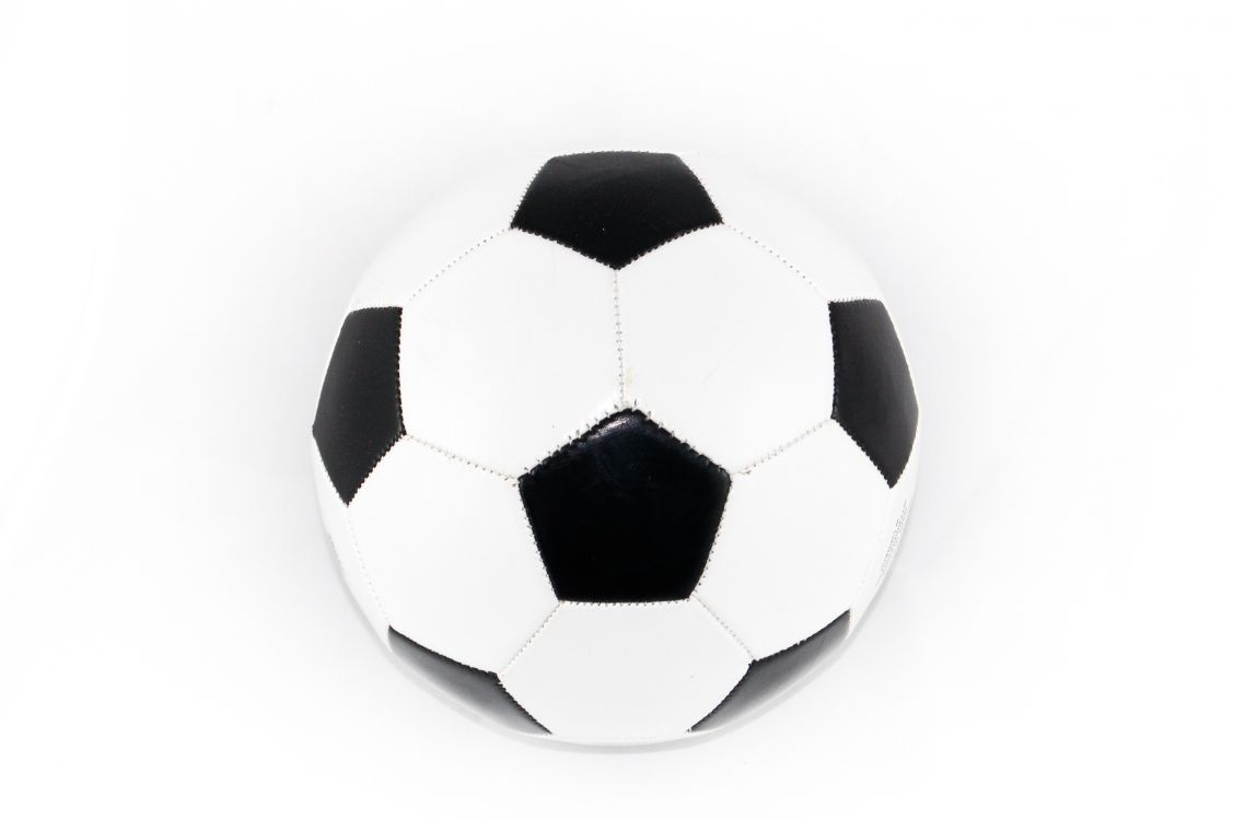 Ballon de Foot Blanc et Noir. Wallpaper in 2842x1890 Resolution