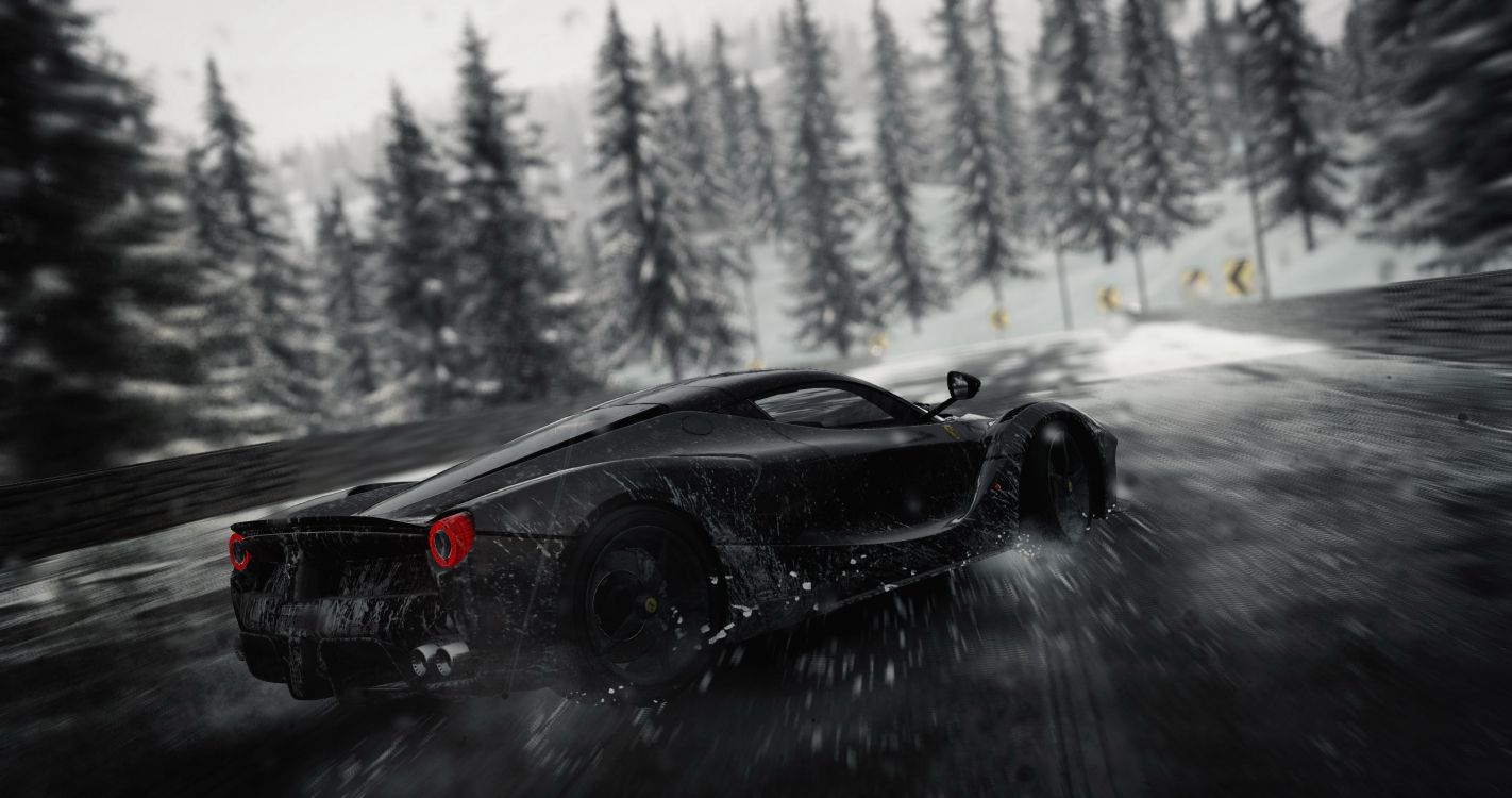 Ferrari 458 Italia Noir Sur Route Couverte de Neige. Wallpaper in 4096x2160 Resolution